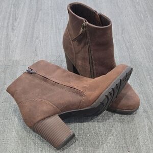 Clarks Chocolate Leather Ankle Boots Women's Size 9